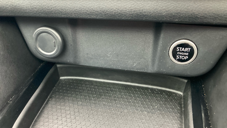 Nissan Qashqai 1.3 DiG-T MH N-Connecta 5dr Petrol Hatchback